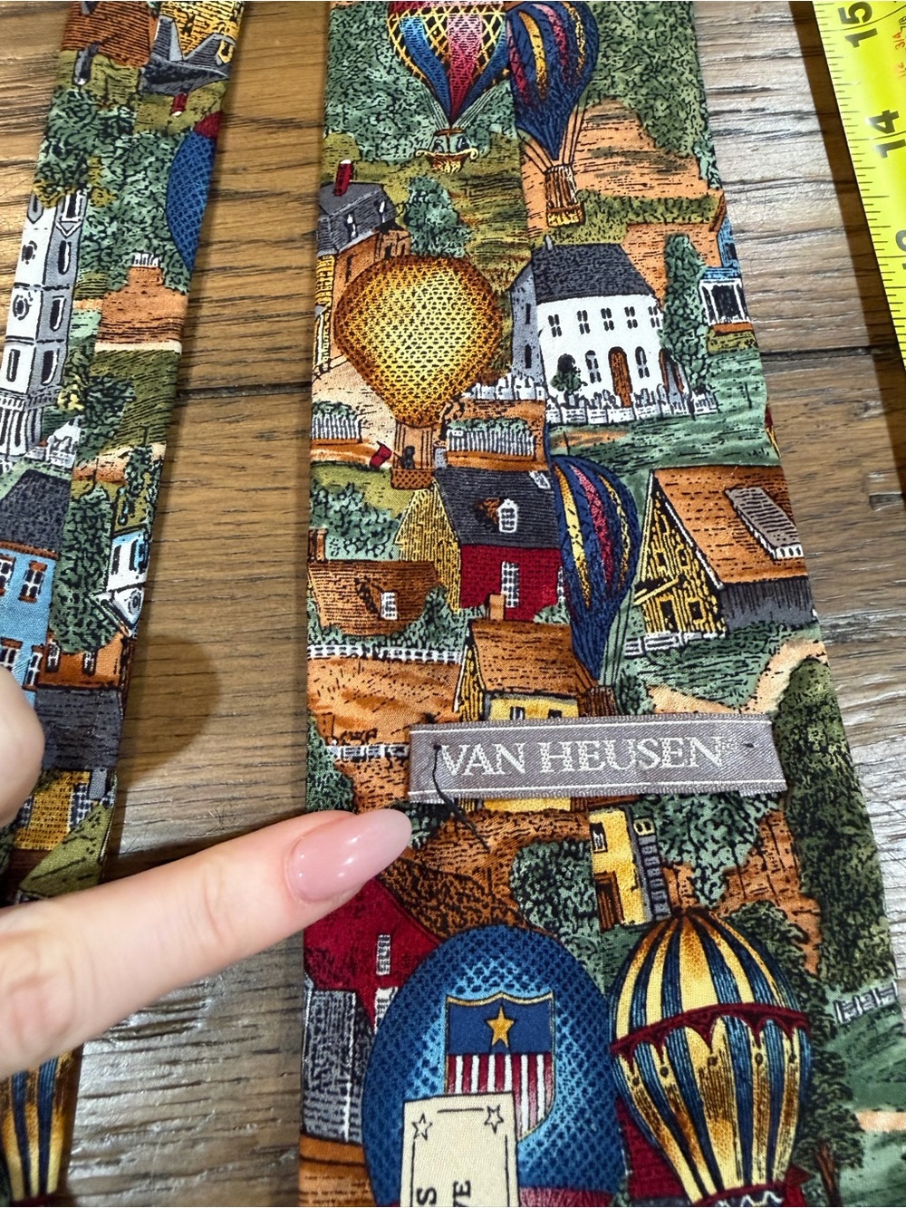 Van Heusen America Scenic Hot Air Balloon Silk Tie in Red, Blue, Yellow, Green - Picture 9 of 11